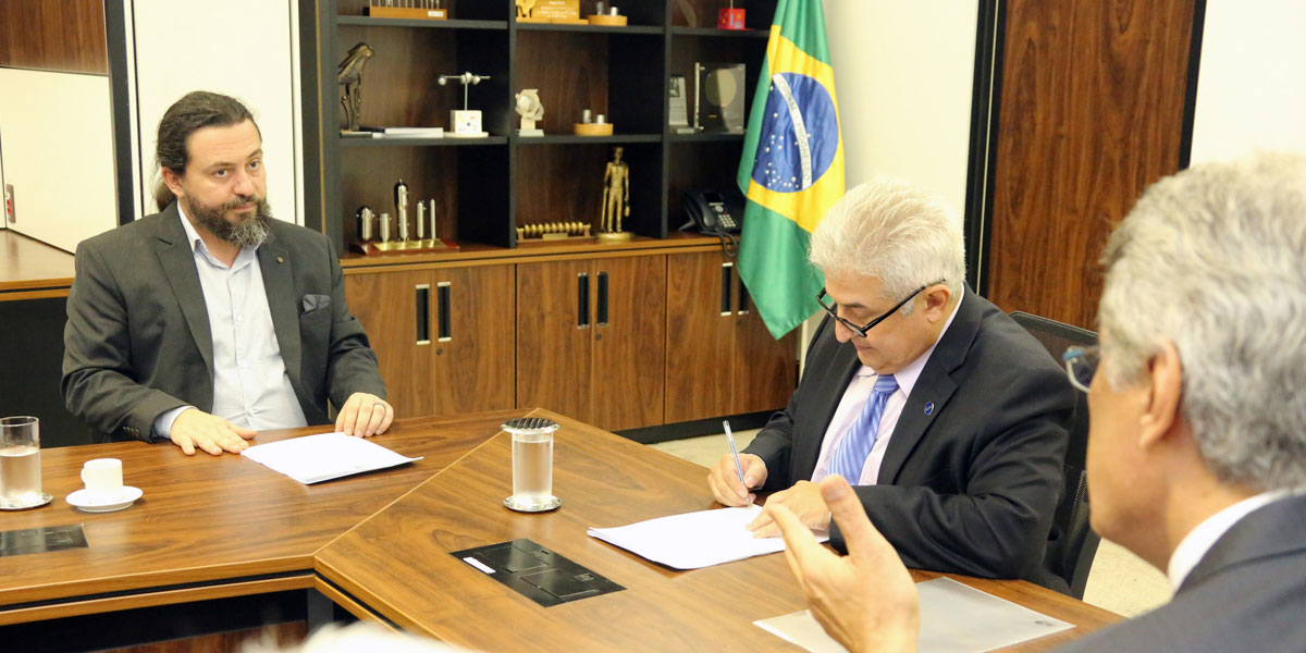 MCTIC assina repasse de recursos para o Instituto Mamirauá