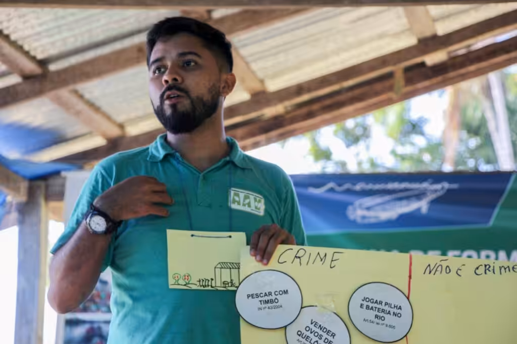 Instrutor Explicando 1024x682