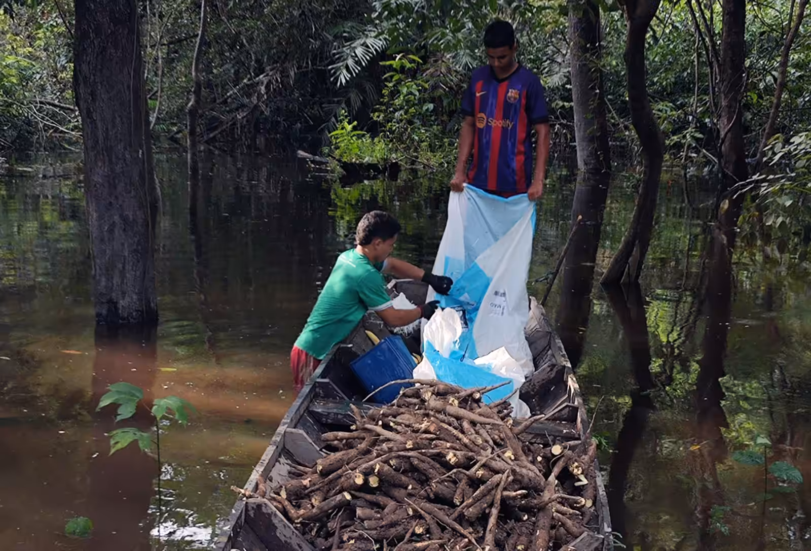 Diversidade na alimentação de comunidades amazônicas não significa necessariamente dieta mais saudável, aponta estudo processamento da mandioca – créditos daiane da rosa